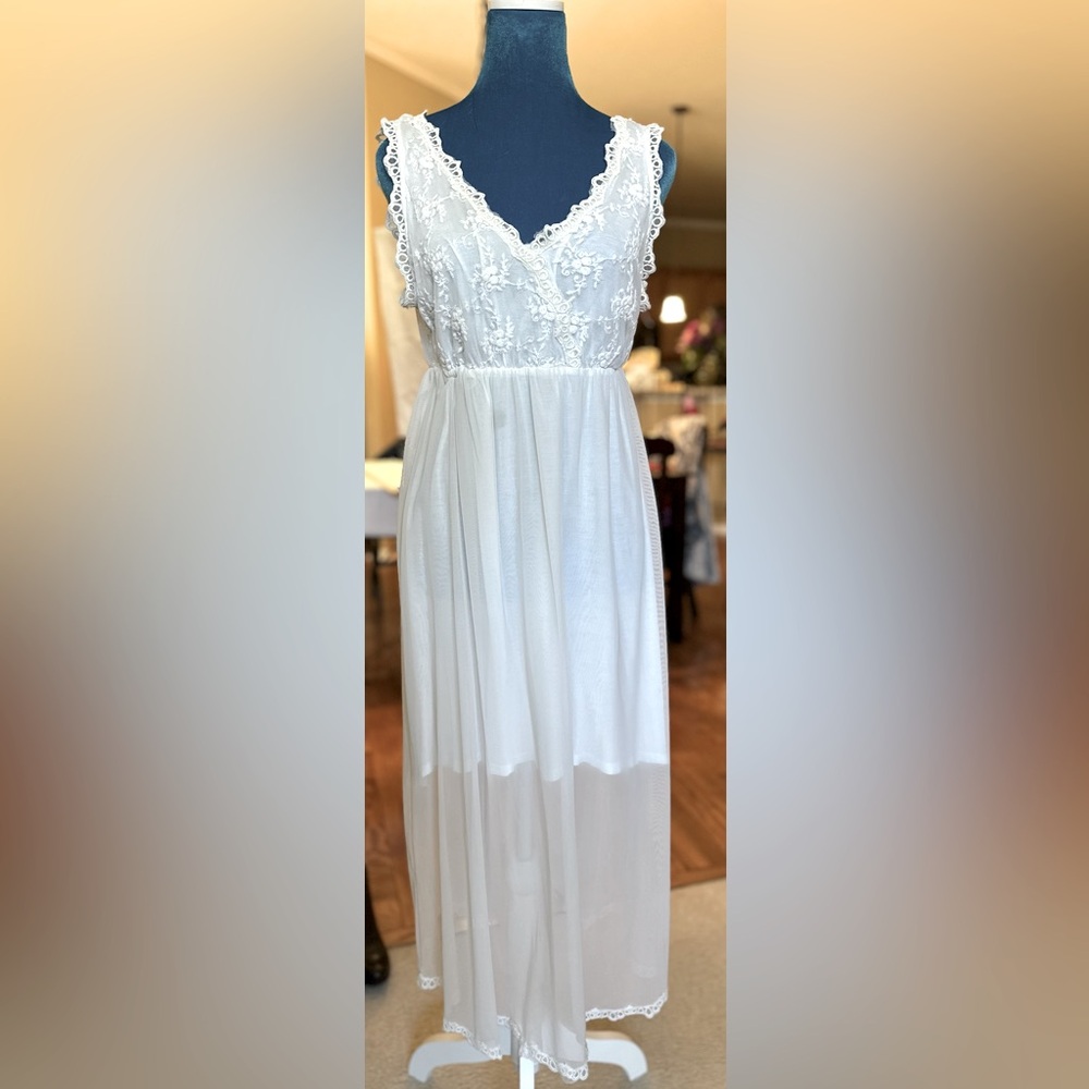Ivory Chong Mu Neglige Floor Length Sheer Overlay Embroidered Bodice Size Med